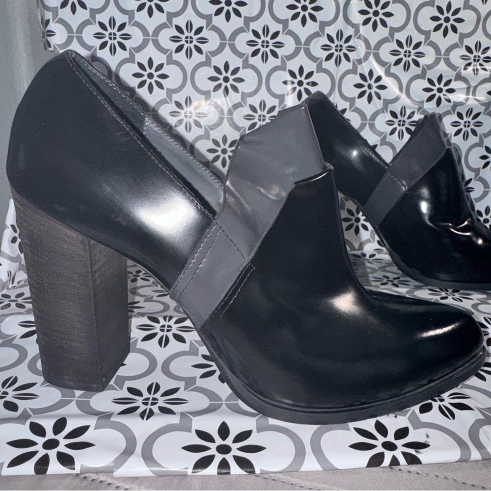 Amanda Gregory hand cobbled Italy designer Black Women's Block Heel Shoes Sz 41